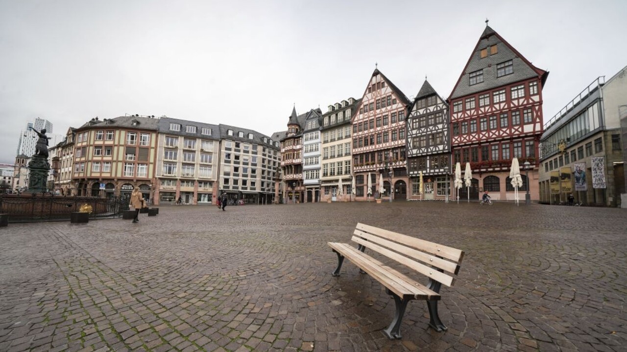 Nemecko nezavedie pred Vianocami lockdown. Piatu vlnu už nemožno úplne zastaviť, uviedol minister zdravotníctva