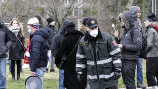 Majitelia gastro prevádzok protestovali proti opatreniam. Politici im prisľúbili pomoc