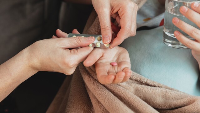 Ako liečiť covid doma a prvá pomoc cez sviatky