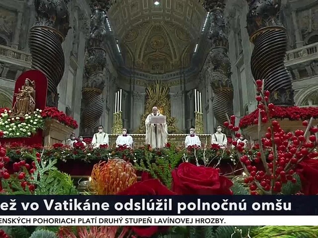 Pápež František odslúžil vianočnú polnočnú omšu v Bazilike svätého Petra