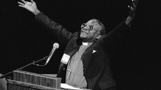 Hrdina, ktorý zanechal stopu. Svetoví lídri spomínajú na Desmonda Tutua
