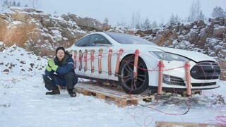 Fín svoju Teslu namiesto výmeny batérii vyhodil do vzduchu