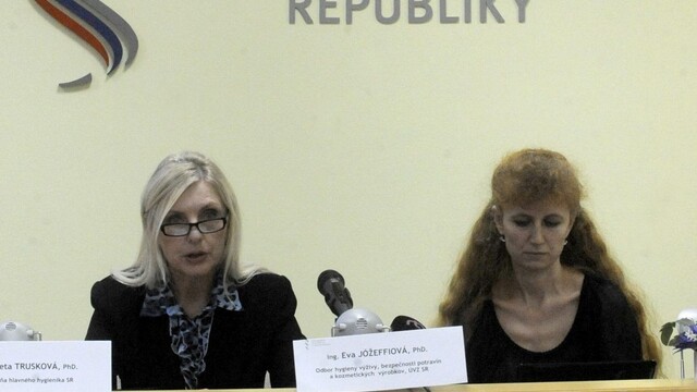 Zástupkyňa hlavného hygienika SR Iveta Trusková (vľavo) a Eva Jóžeffiová z Odboru hygieny výživy ÚVZ SR.