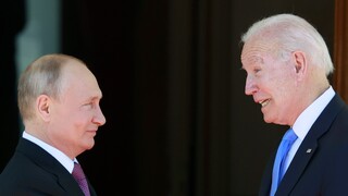 Putin telefonoval s Bidenom, zazneli varovania aj nádej na diplomatické riešenie
