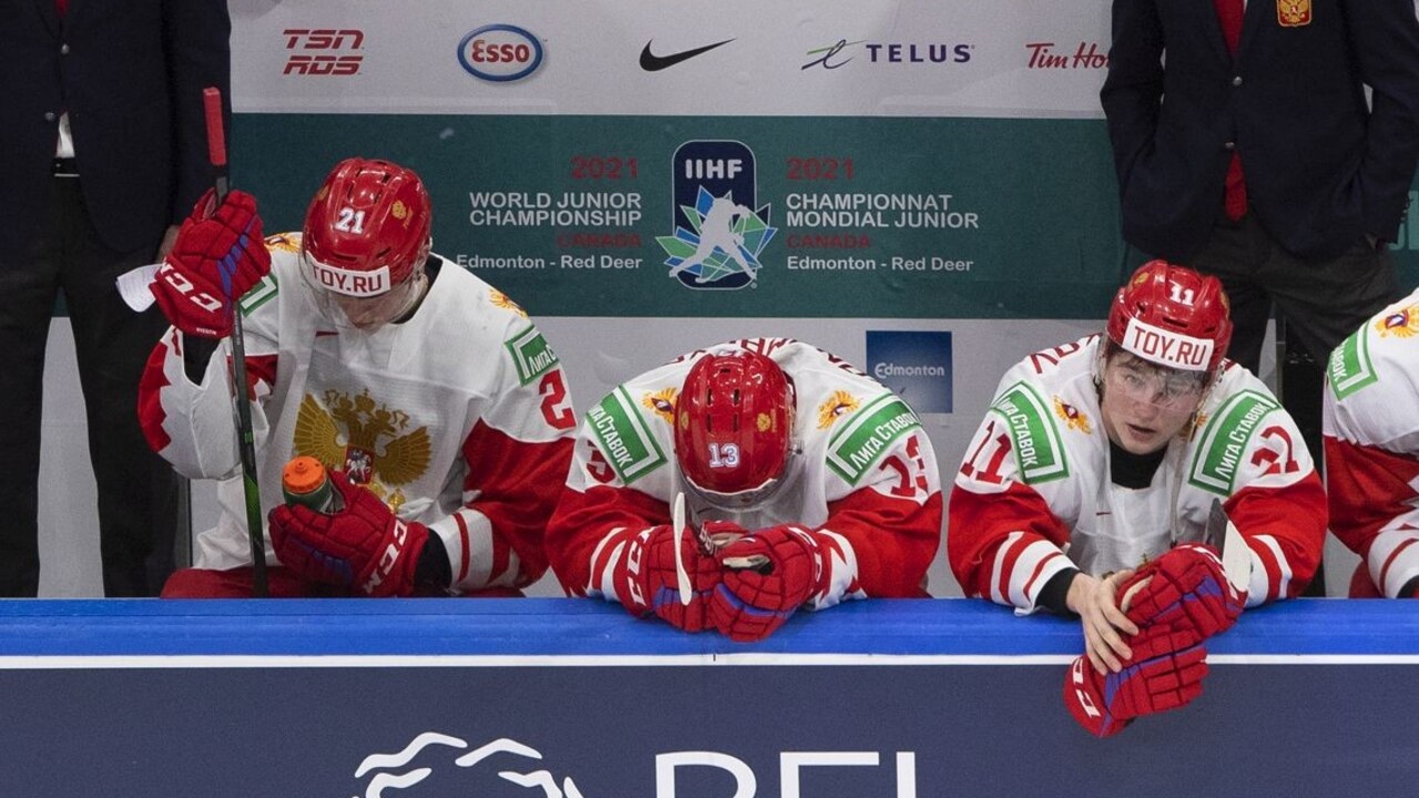 Juniorské MS zrušili. Rusi cítia krivdu, ich hráč mal vraj druhý test negatívny