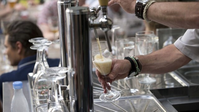 pivo čapovanie 1140 px (SITA/AP)