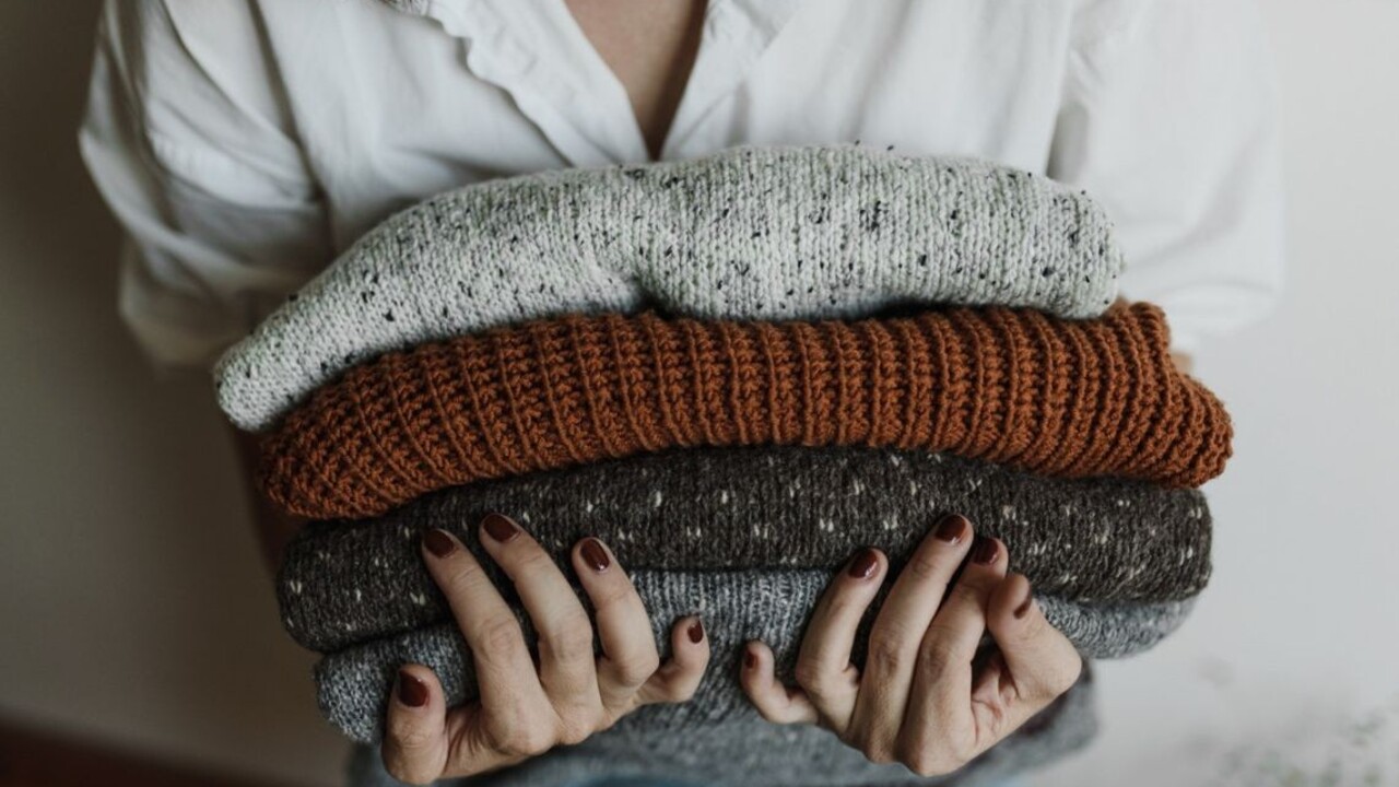 Zbavte sa žmolkov na oblečení: Poslúži vám pemza alebo holiaci strojček