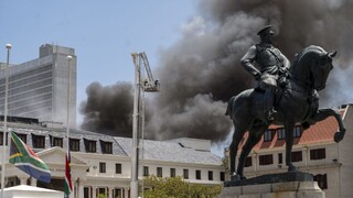 Rozsiahly požiar v Kapskom meste úplne zničil rokovaciu sálu parlamentu
