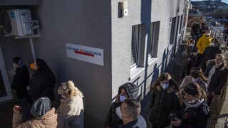 Nových nakazených je opäť viac, koronavírus si vyžiadal desiatky obetí