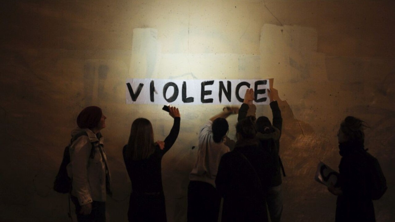 Francúzi vyzývajú na boj proti femicíde. Za posledný víkend tam boli zavraždené až tri ženy