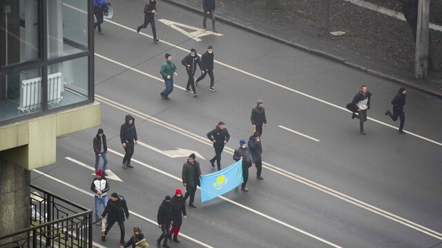 Kazachstan: Protestujúci vtrhli do radnice v Alma-Ate; Rusko vyzvalo na dialóg