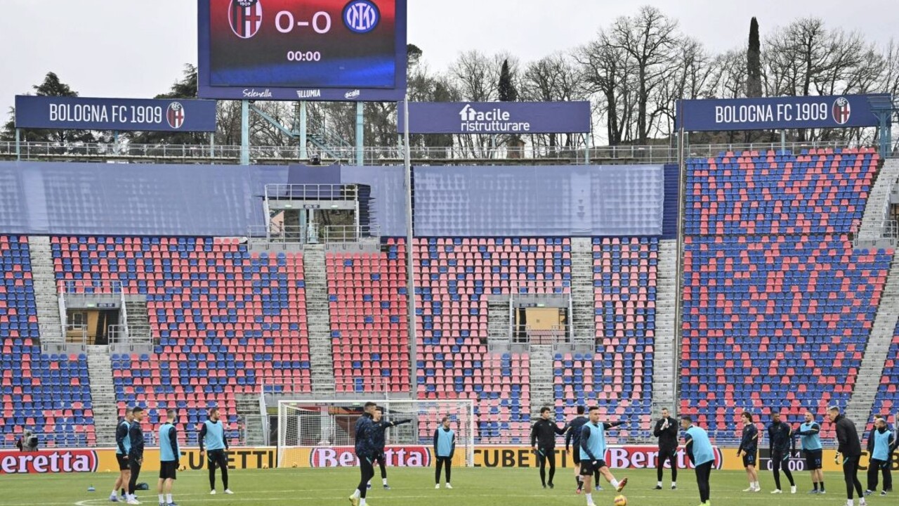 V talianskej Serie A zrušili pre koronavírus štyri z desiatich zápasov. Je to zmätok, ozýva sa z Interu