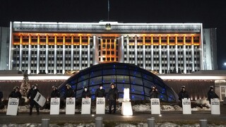 Dianie v Kazachstane pozorne sledujú aj Spojené štáty. Ruským jednotkám vyslali varovanie
