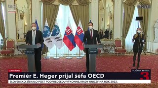 Heger privítal na Slovensku tajomníka OECD. Ten Slovákov vyzýva na očkovanie