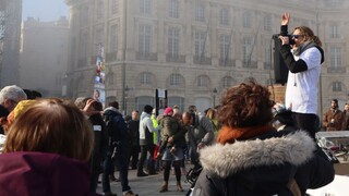 Vo Francúzsku opäť protestovali tisíce ľudí. Toto je nacizmus, slobodu Djokovičovi, ozývalo sa z ulíc