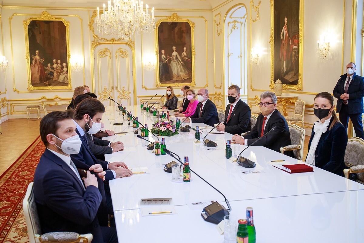 Predsedníčka českej poslaneckej snemovne Markéta Pekarová Adamová rokuje s Kollárom