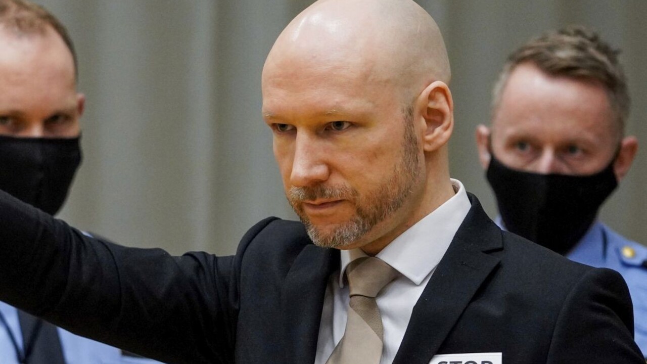 Breivik počas pojednávania o prepustení vyjadroval pravicové názory a použil nacistický pozdrav