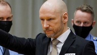 Breivik je rovnako nebezpečný ako v roku 2011. Chýba uňho empatia, tvrdí súdna psychiatrička