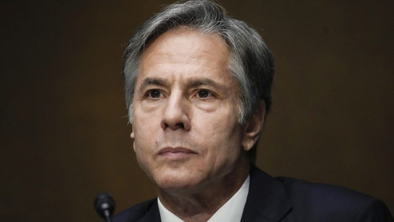 Americký minister zahraničných vecí vyzval na diplomatické ukončenie ukrajinskej krízy. Cieľom je najmä zníženie napätia