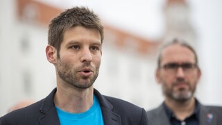 Hlasovanie o Klusovi je zlou vizitkou pre slovenskú vládu, povedal Šimečka