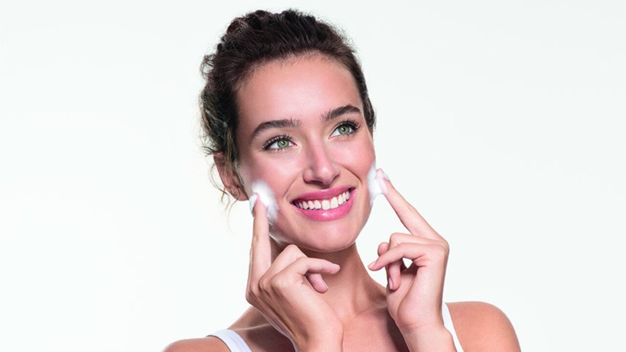 Správne odličovanie závisí od typu pleti: Čo robiť a používať, ak máte mastnú či suchú pokožku?