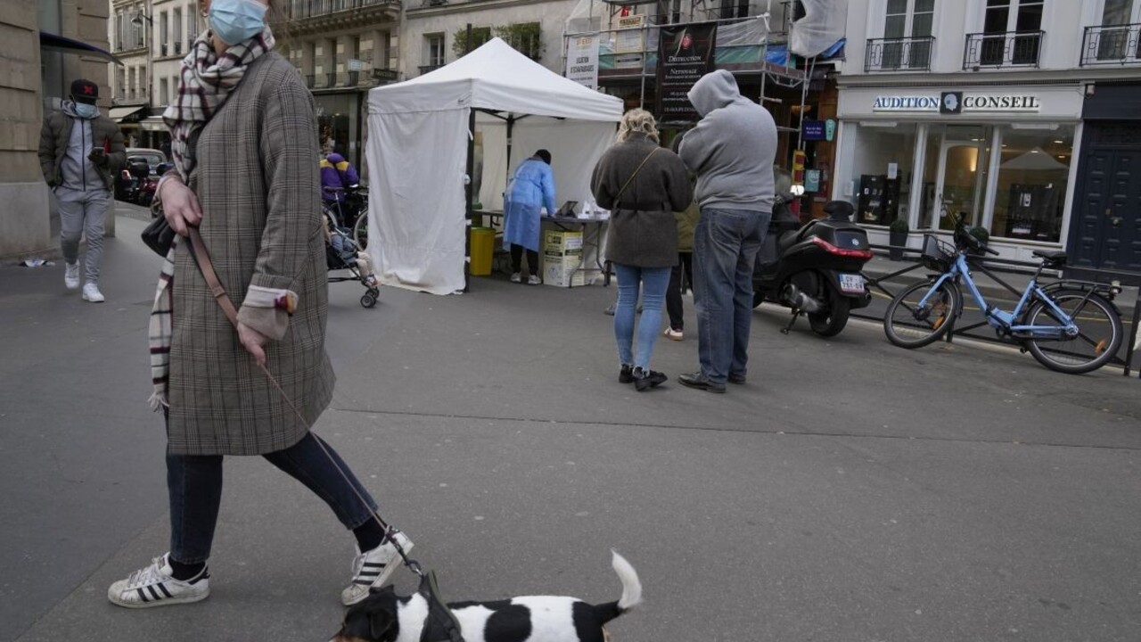 Variant omikron už prevláda vo väčšine krajín Európskej únie