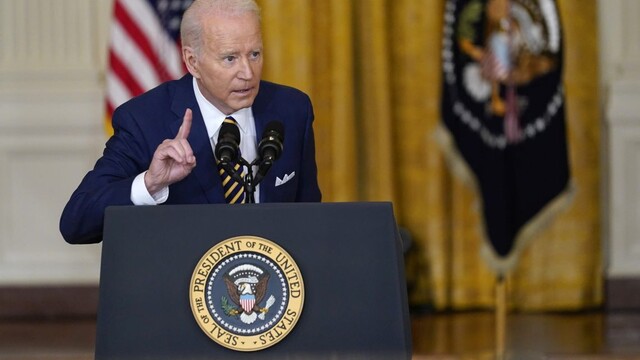 Biden vulgárne vynadal novinárovi: