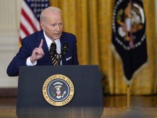 Biden vulgárne vynadal novinárovi: