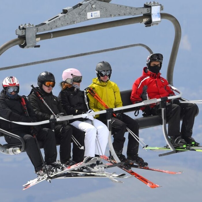 Pred lyžovačkou sa nezabudnite poistiť. Poranenie na svahu môže spôsobiť nemalé finančné výdavky