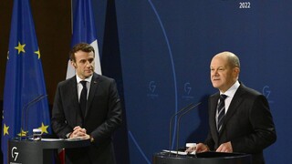 Macron a Scholz varovali Rusko pred napadnutím Ukrajiny. Zdôraznili, že sú jednotní v otázke deeskalácie konfliktu