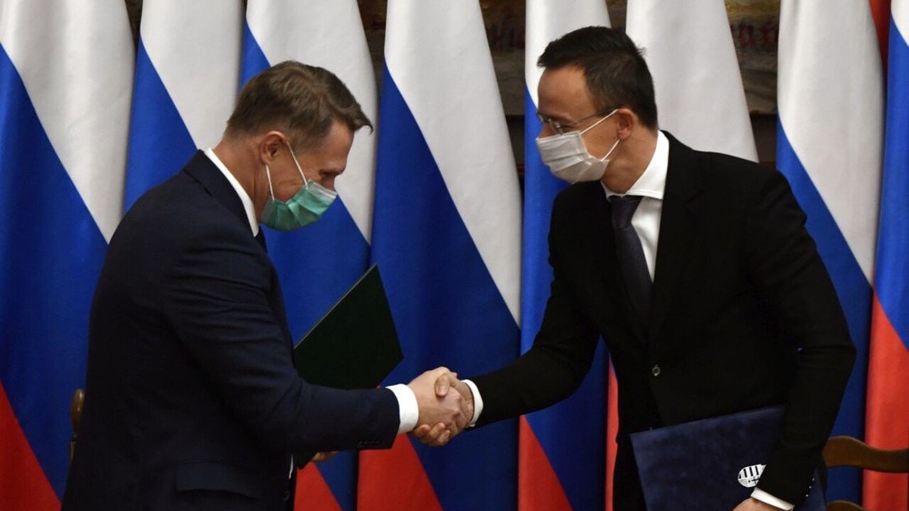 Nikto od nás nemôže žiadať, aby sme oslabili naše dobré vzťahy s Ruskom, upozorňuje maďarský minister