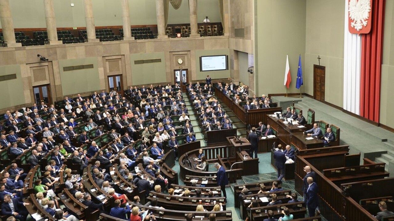 Poslanci dolnej komory poľského parlamentu vyzývajú, aby krajiny NATO a EÚ poskytli podporu Ukrajine