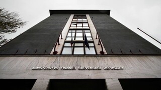 Vláda sa pochválila dlhom pod priemerom Únie. Analytici: Slovensko sa však nikdy nezadlžilo viac ako teraz