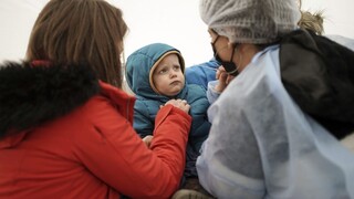 Ako pomôcť deťom, keď sa nakazia covidom? Pediatri pripravili manuály pre rodičov