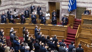 Grécka vláda ustála hlasovanie o vyslovení nedôvery, čelila mu pre nezvládnutie snehovej kalamity
