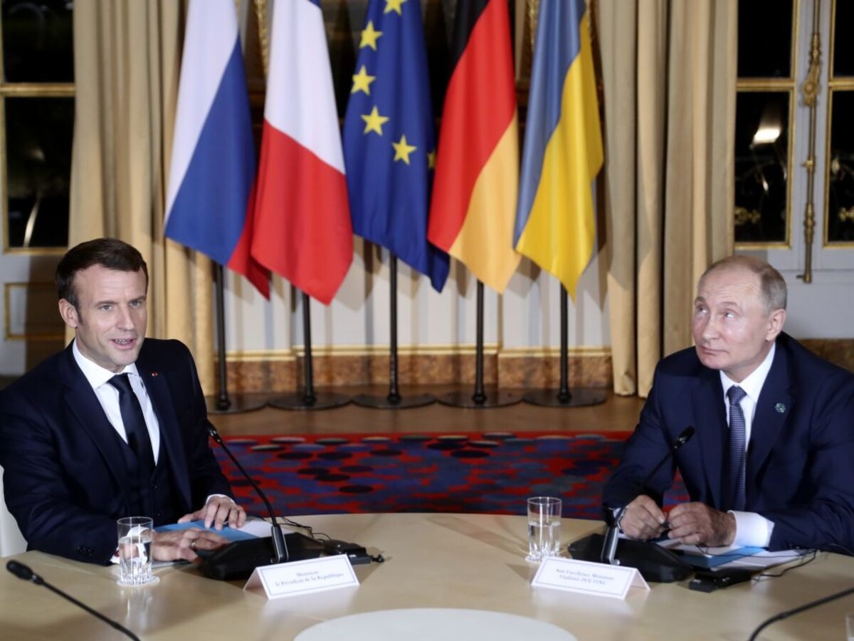 Macron s Putinom opäť hovorili o Ukrajine. Zvážia osobné stretnutie