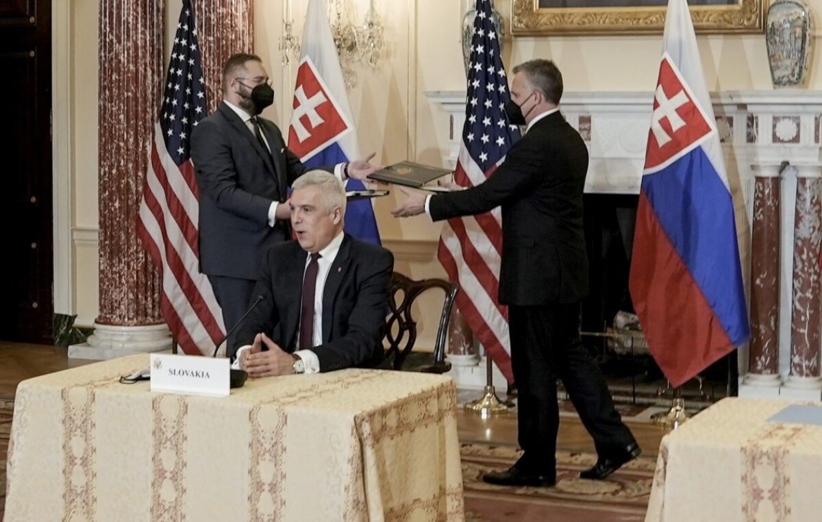 Podpísanie obrannej dohody s USA.