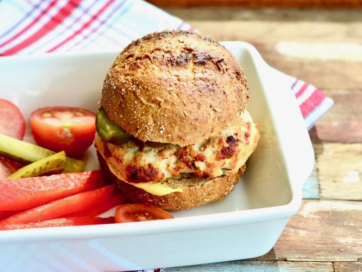 RECEPT: Hydinový burger v ražnej žemli