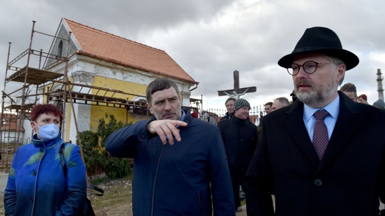 Český premiér Fiala navštívil obce spustošené tornádom. Obyvateľom sľúbil ďalšie dotácie