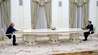 Rozhovor Macrona s Putinom trval v Kremli viac ako päť hodín