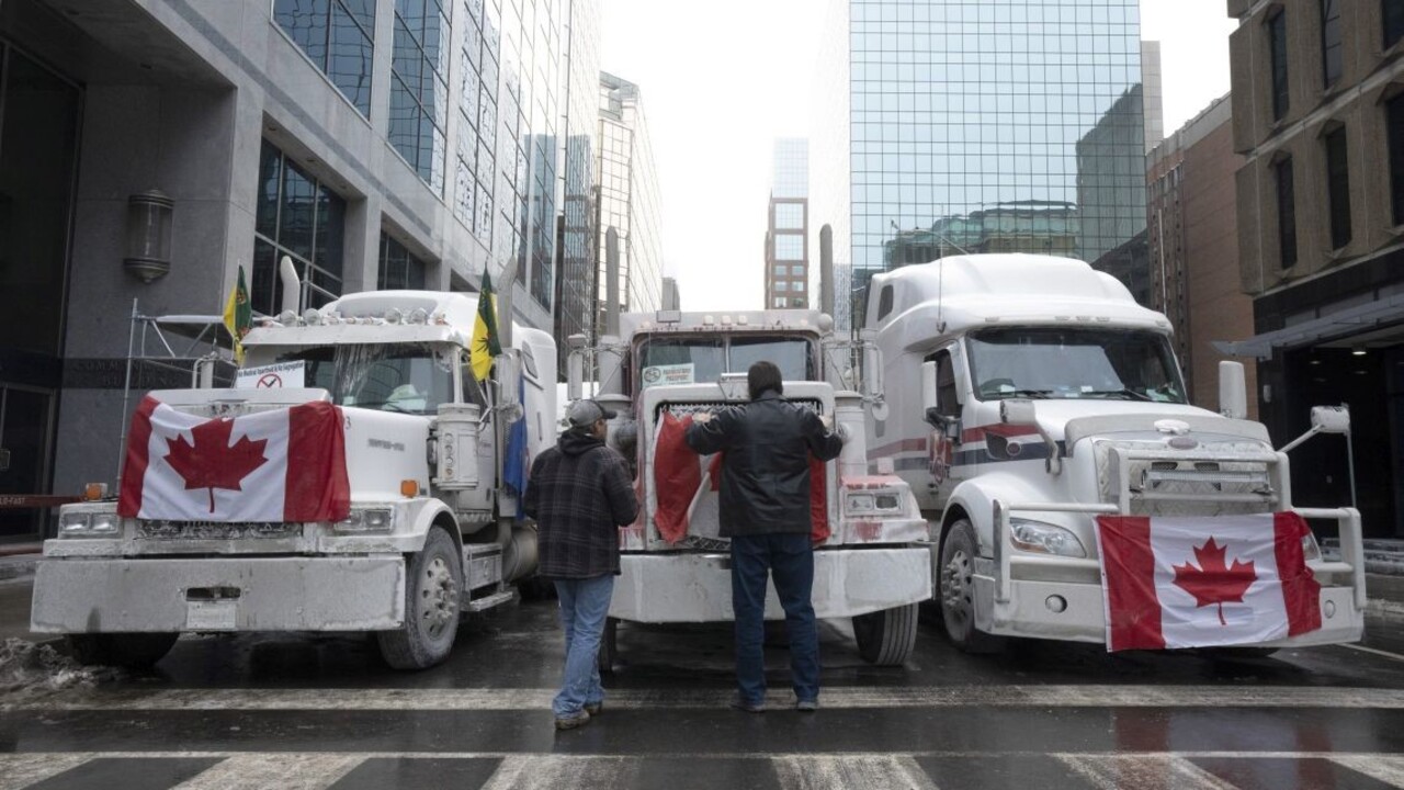 Kanadský premiér žiada ukončenie protestov, občanom prisľúbil vládnu pomoc