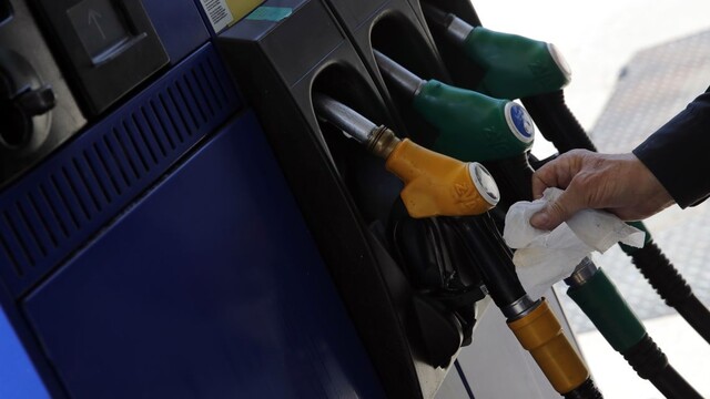 Lacné palivo láka Slovákov, v Poľsku tankujú aj do plastu. Je to však nebezpečné