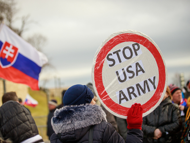 Referendum o dohode s USA nás môže vyjsť draho, podľa odborníkov je na vypovedanie zmluvy prikrátke