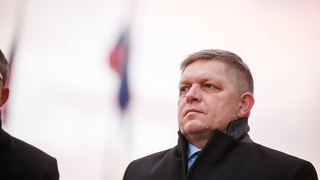 Fico je proti posielaniu zbraní Ukrajine, Kollár v tom problém nevidí