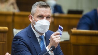 Prezidentka podľa Pellegriniho nevyhovela ľuďom. Vyzval ju, aby zmluvu s USA nepodpísala