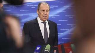 Šéf ruskej diplomacie kritizuje prístup Západu. Vyhrážky nie sú správnou cestou, tvrdí