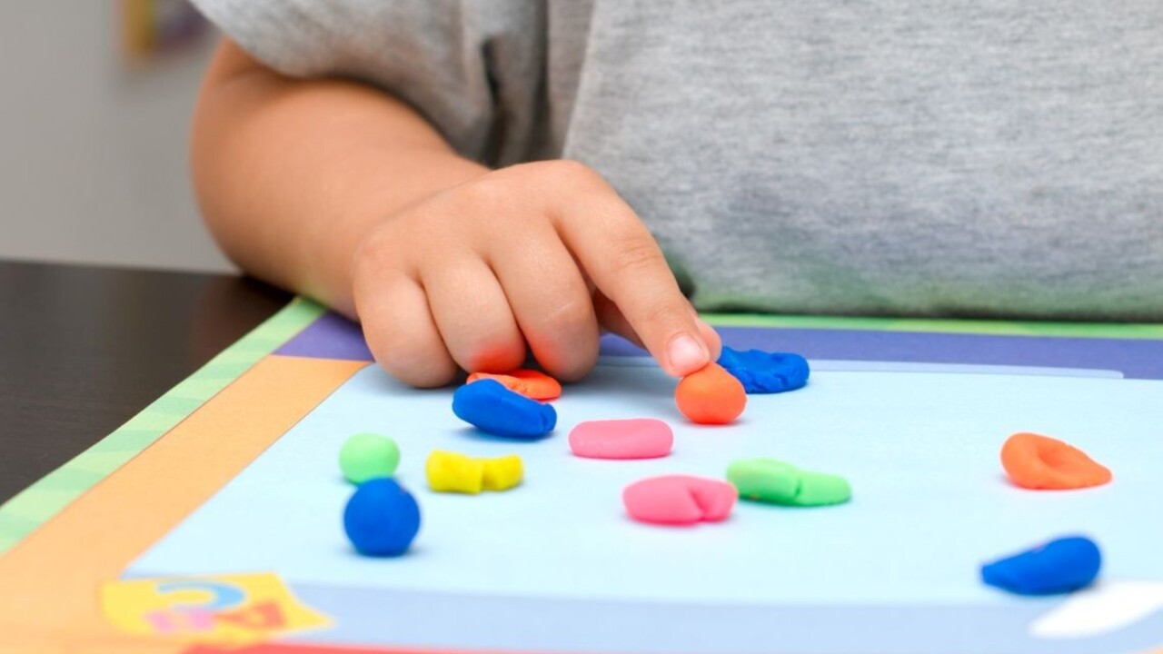 Tip, ako zabaviť deti: Vyrobte si spoločne jednoduchú domácu plastelínu