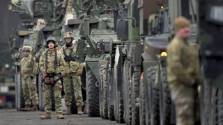 FOTO: Prvé konvoje s vojenskou technikou z USA dorazili do Rumunska