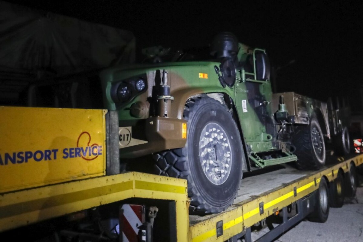 Vojenská technika dorazila do Rumunska.