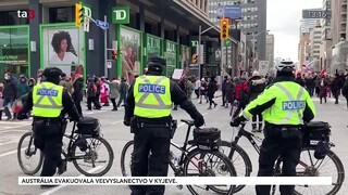 Kanadskej polícii sa už podarilo odblokovať časť dôležitého mosta. Ľudia však naďalej protestujú